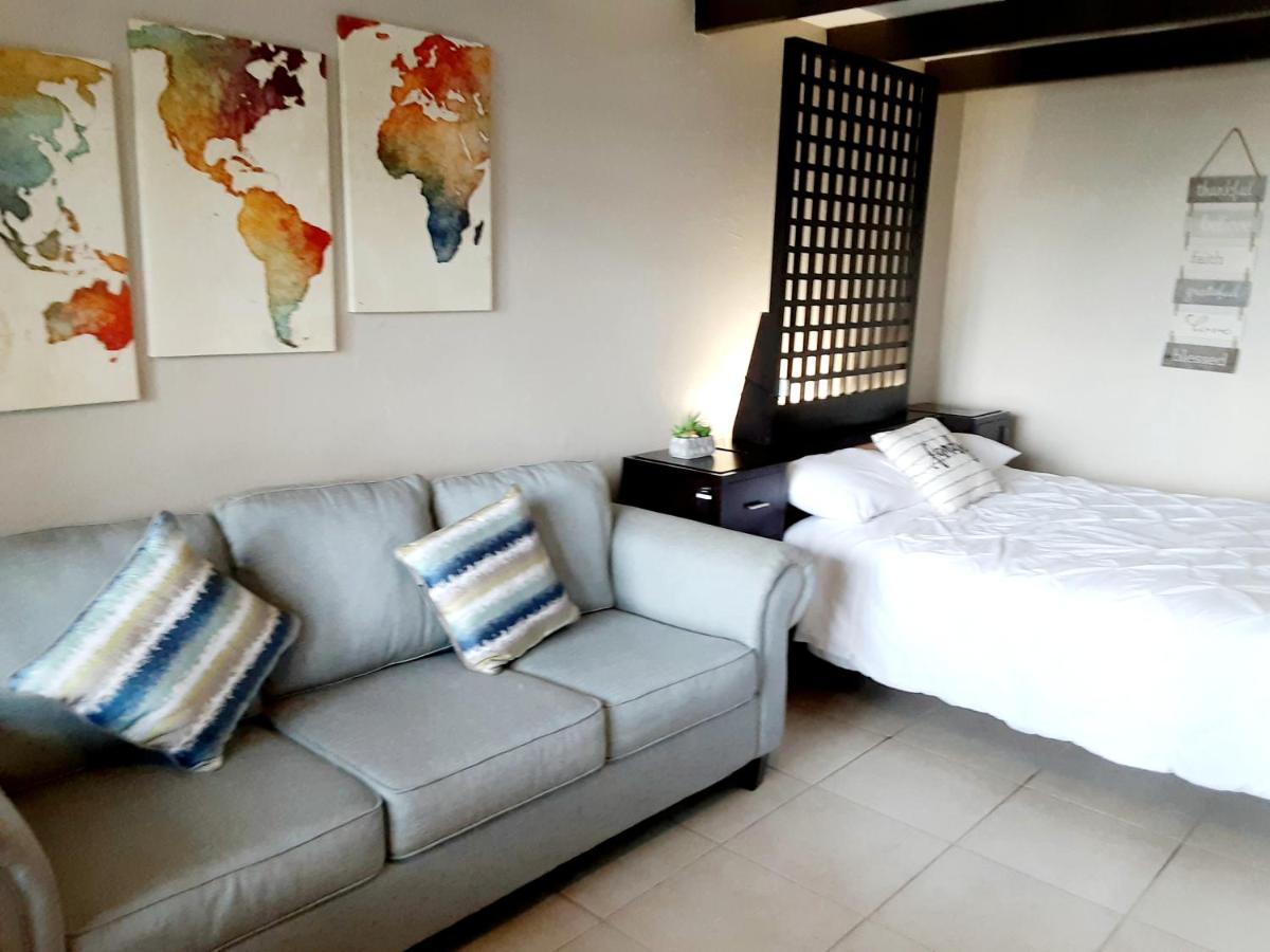 Charming One Bedroom Resort-Style Studio With Pool And Beach Access Ruskin Bagian luar foto