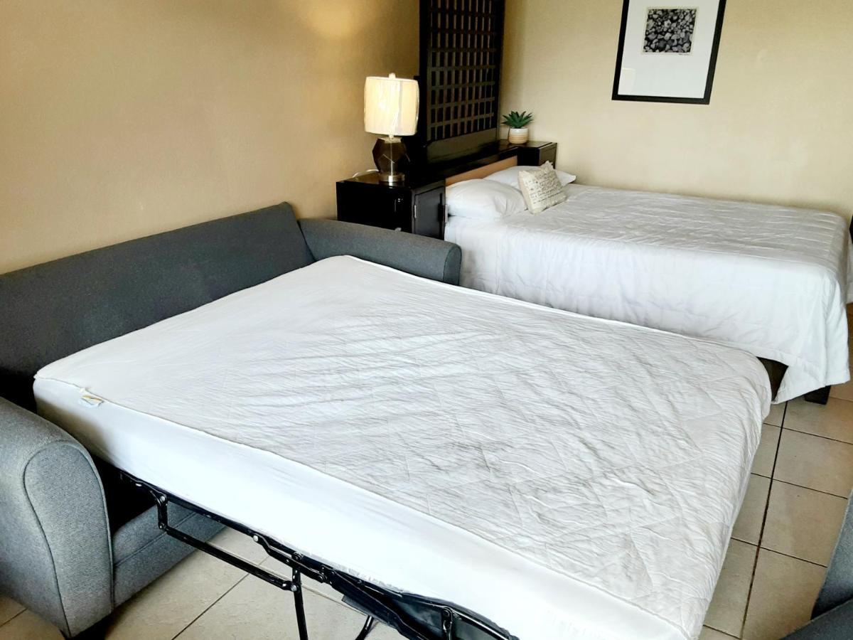 Charming One Bedroom Resort-Style Studio With Pool And Beach Access Ruskin Bagian luar foto